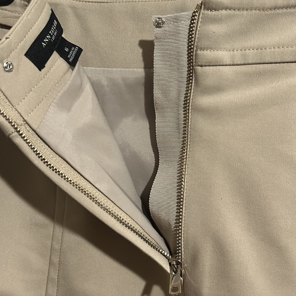 Ann Taylor, Tan Mini Skirt, Size 6 - Picture 3 of 4